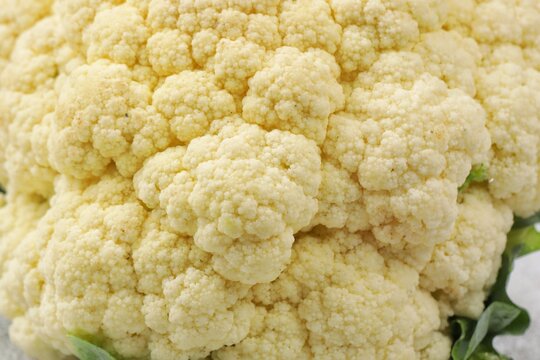 Fresh cauliflower or kembang kol with a crisp white head and green leaves, a versatile cruciferous vegetable commonly used in stir-fries, soups, steamed dishes, and various healthy recipes