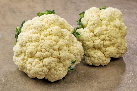 Fresh cauliflower or kembang kol with a crisp white head and green leaves, a versatile cruciferous vegetable commonly used in stir-fries, soups, steamed dishes, and various healthy recipes
