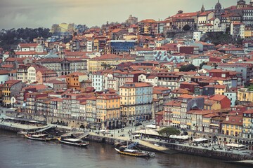 Obraz premium Porto showcases urban development alongside social issues through architecture, waterfront, and community engagement within evolving city landscape