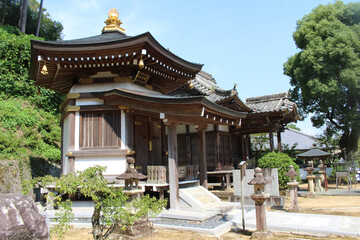 Fototapeta premium Small Wooden Pavilion and Tiled Roof at Butsumoku-ji (the 42nd) on Shikoku Henro Pilgrimage, Ehime Prefecture 2026