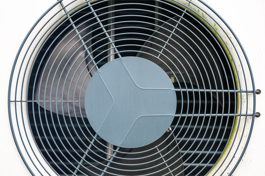 Heat pump outdoor unit fan grille rotating