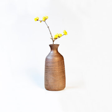 This is a Bizen-ware flower vessel created by Fujiwara Yu, a renowned late Japanese ceramic artist. Bizen ware originates from one of Japan's ancient kilns and is characterized by its rustic, unadorne