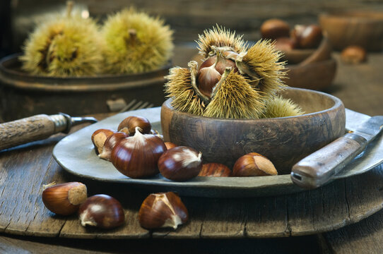 Wooden bowl and plate with sweet chestnuts