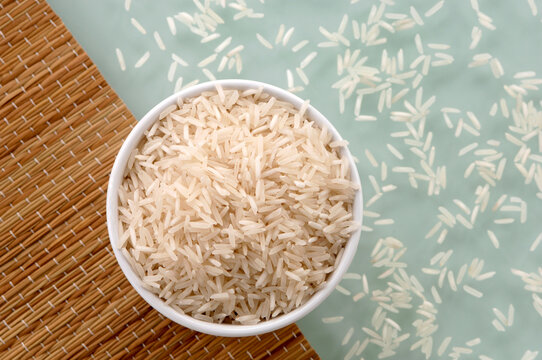 Basmati-rice in bowl on table mat