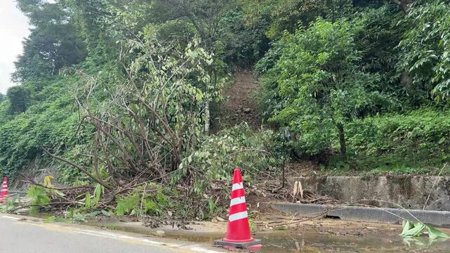大雨被害 土砂崩れのイメージ