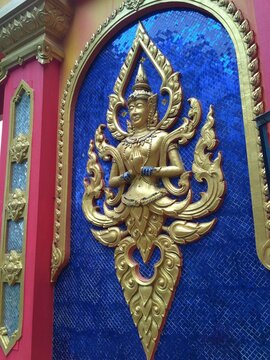 golden buddha statue