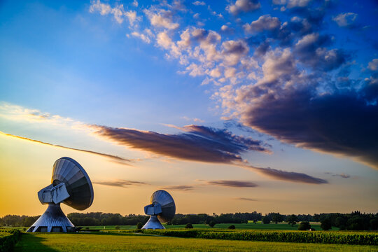 Radio telescope of a satellite earth station