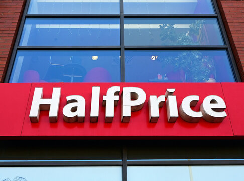 Ł&oacute;dź, Lodz, Poland, Europe - 08.2026 : Logo of HalfPrice belonging to Modivo S.A., previously CCC - Polish integrated omnichannel platform, Galeria Ł&oacute;dzka Shopping center - Ł&oacute;dź Gallery