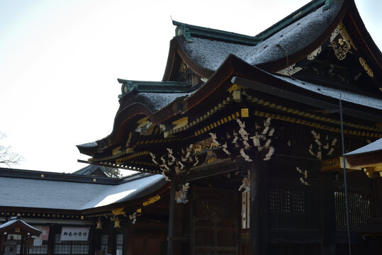 冬の北野天満宮　薄く雪化粧の三光門(京都市上京区)