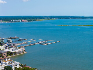 Obraz premium Aerial shot of a gorgeous landscape along the waterfront in Charleston South Carolina USA