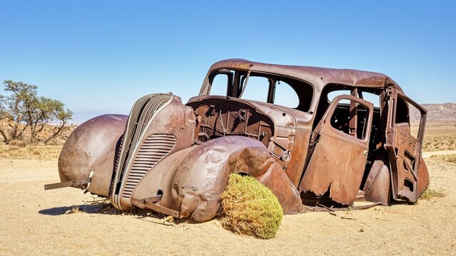 Car wreck, desert, Namibia