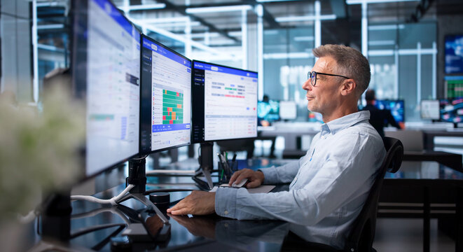 Data Engineer Carefully Monitors Real-time ETL Pipeline Workflow