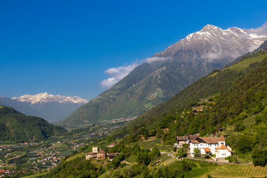 Blick von Dorf Tirol ins Vinschgau, S&uuml;dtirol