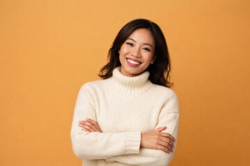 Obraz premium Smiling woman in cozy sweater.