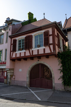 H&auml;uschen in Montb&eacute;lieard