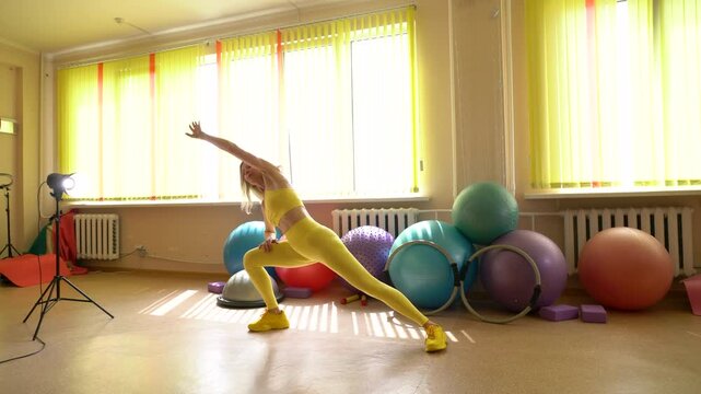 An elderly woman in good physical shape is exercising in the gym.