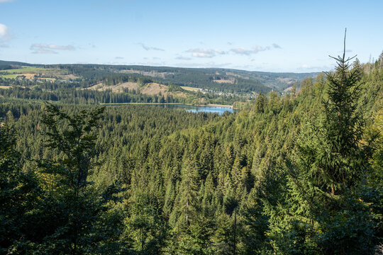 Trinkwasser-Talsperre Scheib-Alsbach Panoramablick im Sommer