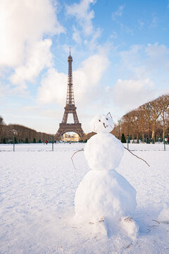Snowman standing in front of eiffel tower paris