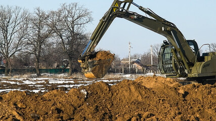 Military excavator builds fortifications © SGr