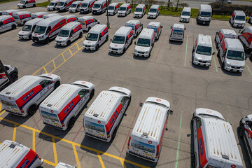 Obraz premium Canada Post delivery vans parked in a fleet parking lot. Canada. Canada Post is discontinuing door-to-door delivery and transitioning to community mailboxes: Toronto, Ontario, Canada - May 17, 2026