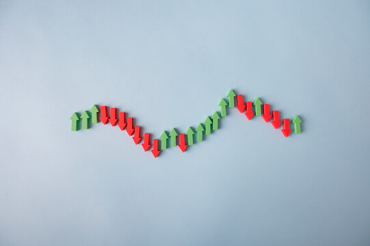 Market volatility, price fluctuations and financial uncertainty with alternating arrows