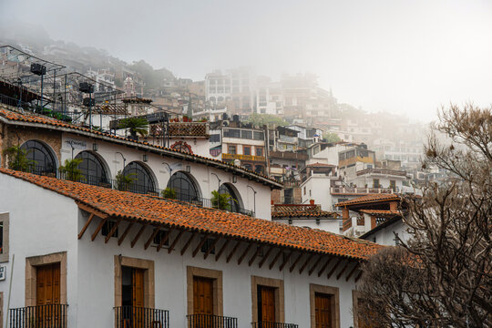 Taxco, Guerrero, es un Pueblo M&aacute;gico famoso por su rica tradici&oacute;n de plater&iacute;a y su arquitectura colonial. 