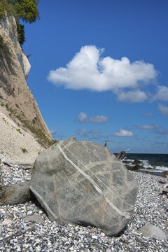 View of chalk cliffs in Jasmund National Park on R&uuml;gen, Sassnitz, R&uuml;gen, Mecklenburg-Western Pomerania, Germany