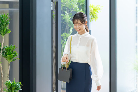 女性