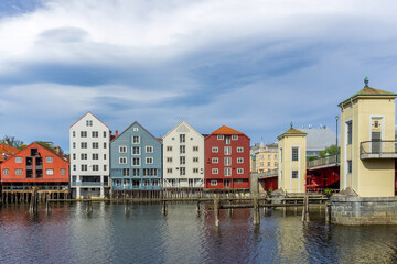 Fototapeta premium Trondheim Nidelva river colorful wharf houses architecture