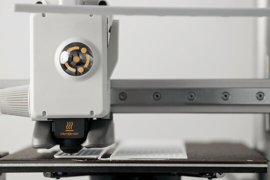 Modern additive manufacturing printhead during calibration proces