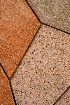 Mur ou sol ext&eacute;rieur en granulat de marbre li&eacute; &agrave; la r&eacute;sine avec texture granuleuse