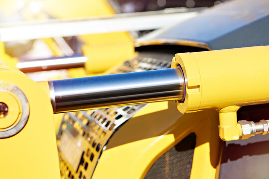 Hydraulic cylinder piston rod on construction machinery