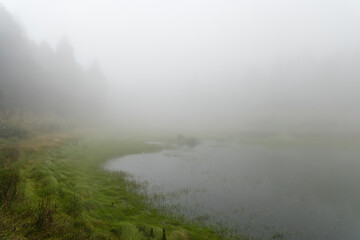 Obraz premium Misty fog over mountain lake water in taiwan