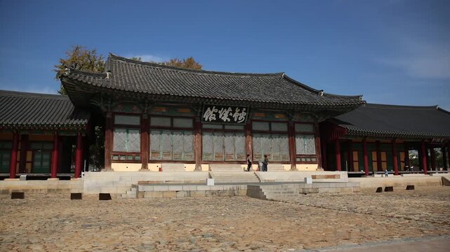 나주 금성관 나주목관아 목사내아 정수루 백일홍 꽃밭 한옥 풍경 문화재 전통건축 한국전통 역사유적 도시전경 시가지 마을 동네 지붕 한옥 기와집 전통 역사 유적지 관아 관광지 여행 대한민국 전경 도시 건축 문화유산 역사건축 고건축 하늘 구름 도로 주택가 한옥지붕 옛길 명소