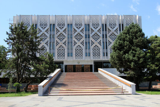 The State Museum of the History of Uzbekistan is located in Tashkent city center. Exterior view and entrance of the museum.
