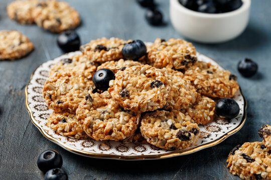Granola Cookies with Peanuts, Raisins and Sunflower Seeds