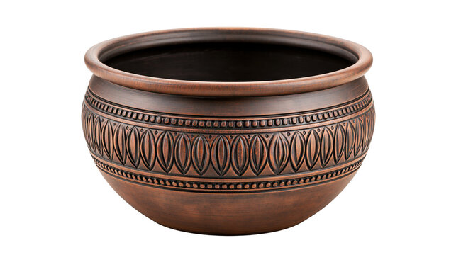 Pot en terre cuite marron orn&eacute; de motifs grav&eacute;s traditionnels sur fond blanc