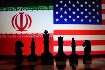 Iran and United States flags behind chess knight pieces. Geopolitical conflict, nuclear negotiations, and international relations. © Blossom Stock Studio
