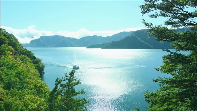 栃木県日光市　奥日光の中禅寺湖を航行する遊覧船