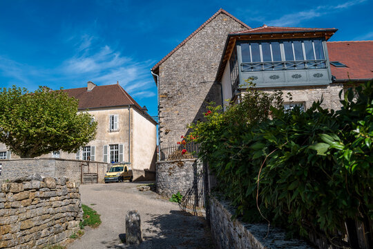 Vues et patrimoine architectural du village de Chateau Chalon