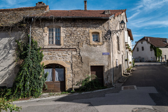 Vues et patrimoine architectural du village de Chateau Chalon