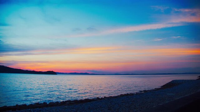 小豆島の海岸から望む瀬戸内海の夕焼け 4Kシネマティック映像素材