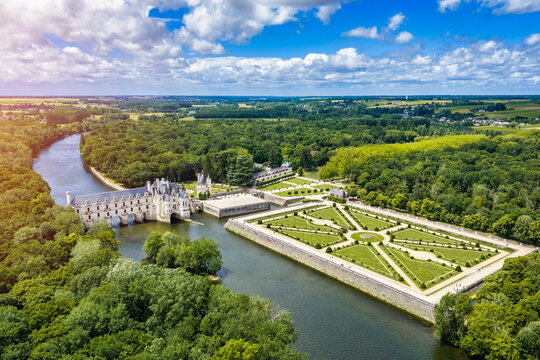Ch&acirc;teau de Chenonceau, located in the Indre‑et‑Loire department of the Centre‑Val de Loire region in France, is a Renaissance riverside castle spanning the Cher River and known for its arches.