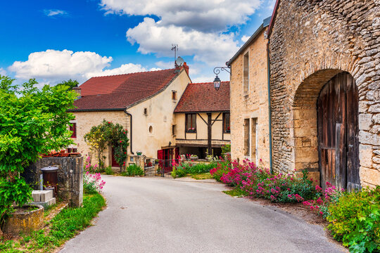 Flavigny‑sur‑Ozerain, in the C&ocirc;te‑d&rsquo;Or department of Bourgogne‑Franche‑Comt&eacute; in France, is a medieval fortified village known for its stone alleys, ramparts, abbey and anise candy.
