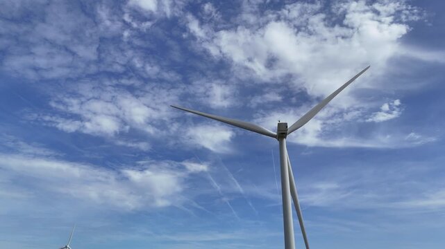 Vue a&eacute;rienne panoramique du parc &eacute;olien pr&egrave;s de Vitry-le-Fran&ccedil;ois. La Marne est le deuxi&egrave;me d&eacute;partement de France o&ugrave; l'on trouve le plus d'&eacute;oliennes, .avec 479 machines