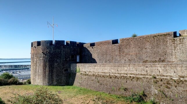 Ch&acirc;teau et arsenal de Brest en &eacute;t&eacute;