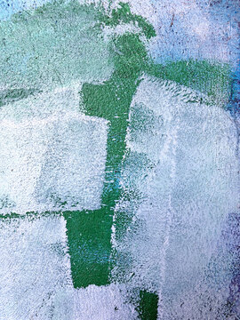 manchas de brochazos con pintura blanca sobre una pared verde rugosa con textura y abstracto IMG_7641-as26