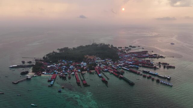 Derawan Island lies off the coast of East Kalimantan, Indonesia. This beautiful island is part of the Derawan Archipelago which supports high marine biodiversity and is a popular vacation destination.
