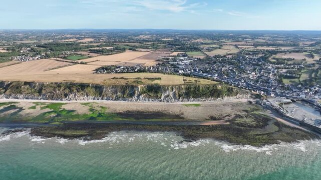 survol de Port-en-Bessin dans le Calvados, Normandie
