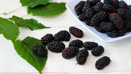 Fresh mulberries (Morus alba), locally known as murbei, are often mistaken for blackberries. These sweet and tangy berries turn black when fully ripe and remain red during the unripe stage. © Tantri